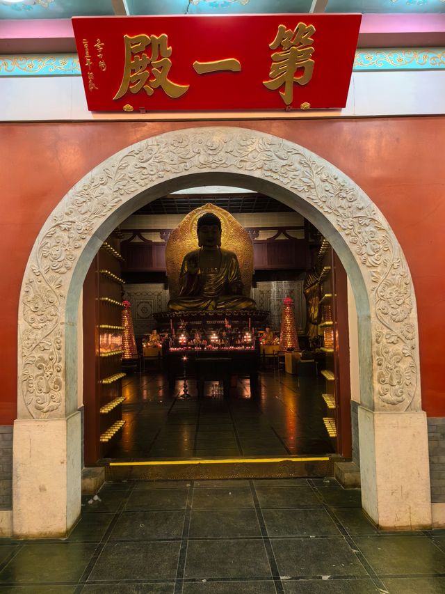 香河天下第一城，位於京城以東，廊坊北三縣的香河，地處京、津、冀交界處
