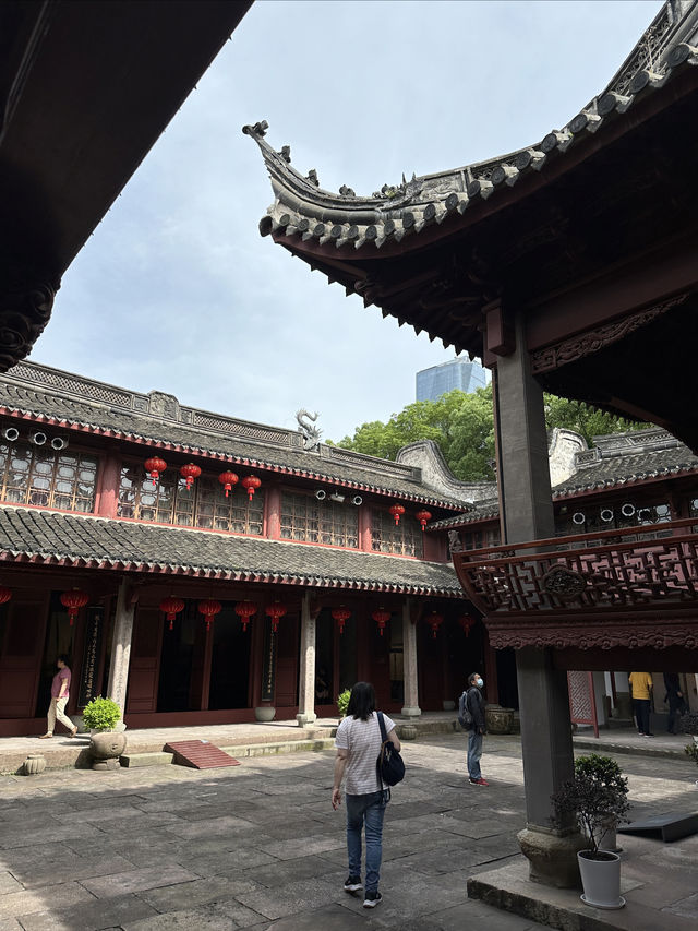 集磚雕、石雕和朱金木雕於一體的清朝建築——慶安會館