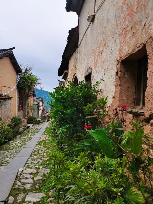 探索雲南的隱秘瑰寶——魯史古鎮