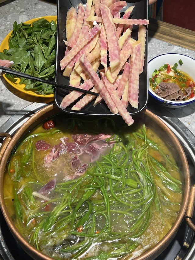 來麗江必食的酸湯牛肉火鍋!!!!