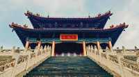 瞻仰明代塑像的精湛工藝,感受宗教藝術的魅力。