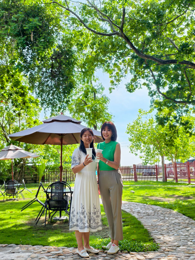 今天天氣晴笑容可鹹可甜。 今天天氣晴笑容可鹹可甜。