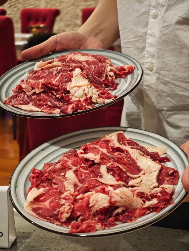 牛肉香飄飄搭配五指毛桃火鍋自助，nice～。