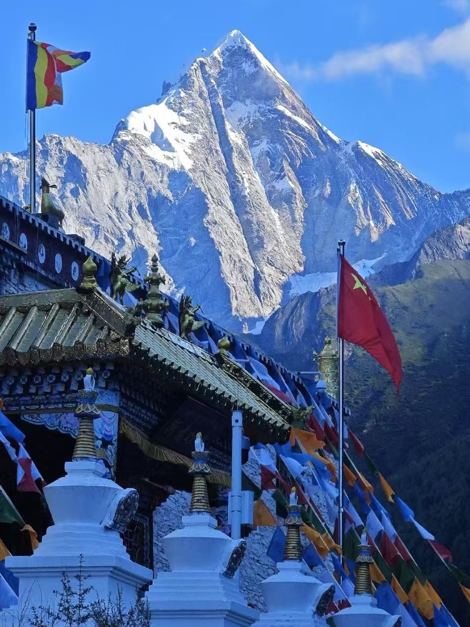 Orqasidan eshaklari bor ayollar