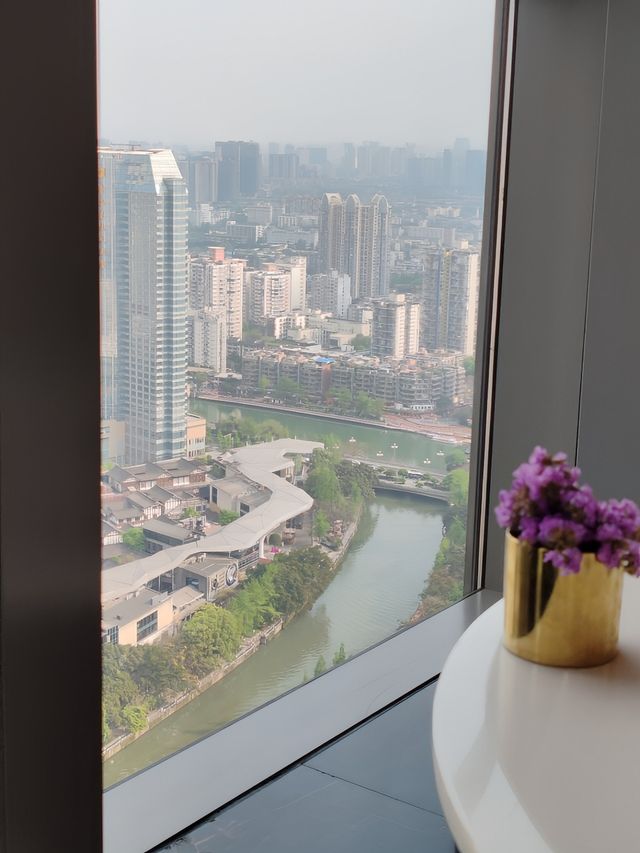 來成都嘆高空下午茶，登上人生巔峰
