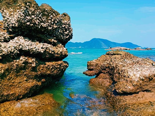 The Enigmatic Secrets of Koh Lon Island: Travell as in Novel