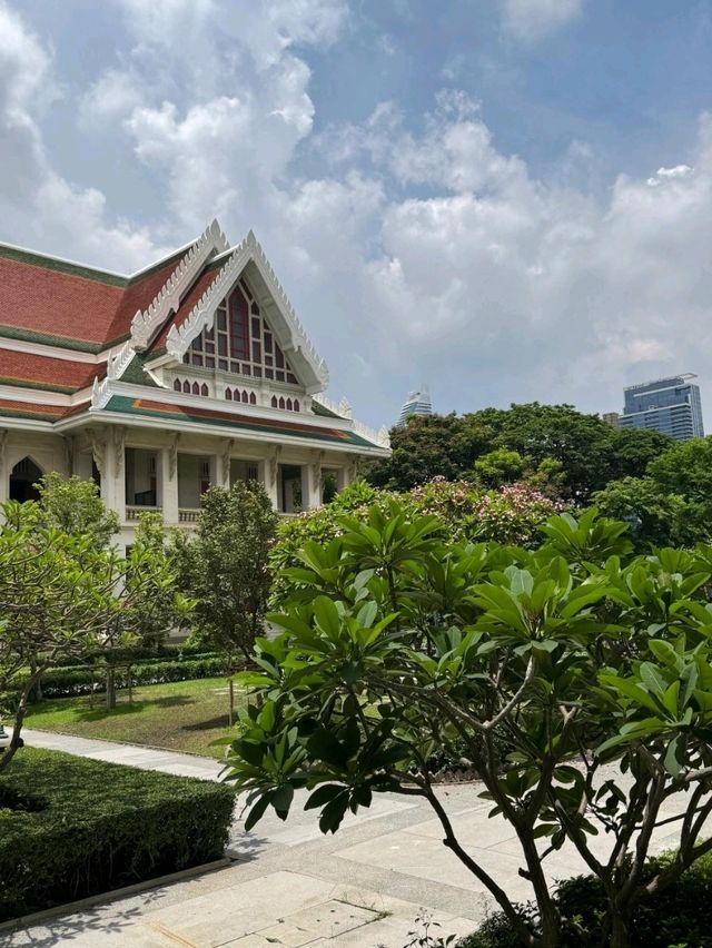 曼谷朱拉隆功大學交通攻略｜走進百年學府與夜市風情