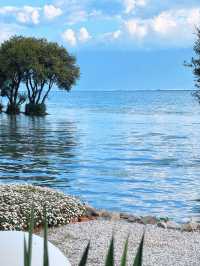 海天一線嘅壯觀美景，喺呢間民宿瞓低就可以睇到