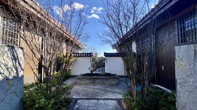 大理蒼山下的寶藏酒店！背靠蒼山十九峰，面向洱海萬頃波