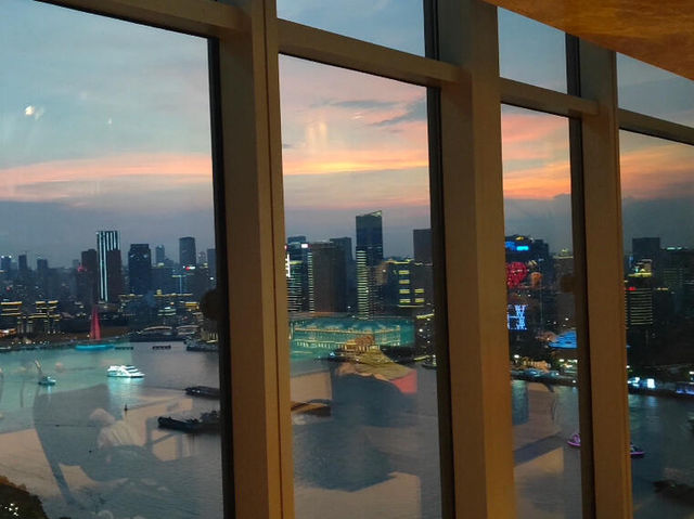 陸家嘴香格里拉泳池🌆 270°全景落地窗絕了