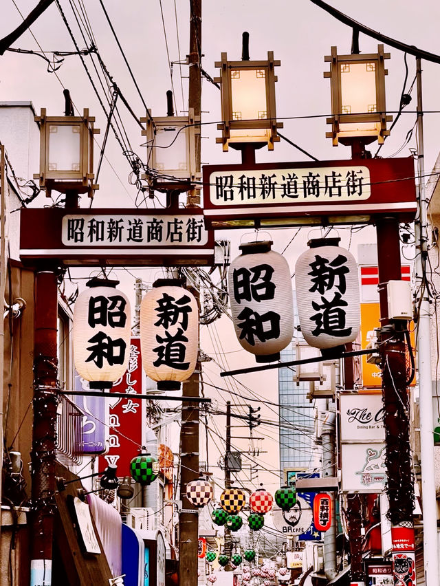 *【東京のサブカル聖地：中野百老汇でオタク天国を満喫！】**  