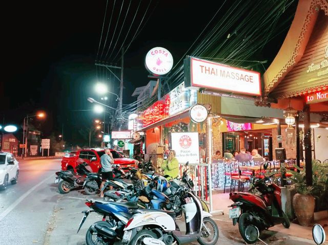 Phuket: A Culinary Tapestry Woven from the Sea and Spice