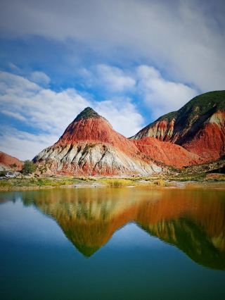 Red, Orange, Yellow, and Green Paint the Landscape: Lanzhou Kushi Danxia, an Extraterrestrial Wonder Sculpted Over Billions of Years