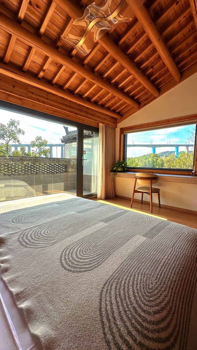 婺源神仙民宿！月亮灣對面的治癒小天地   來婺源住對地方太加分✨ 凡塵民宿的地理位置絕了，對面就是月