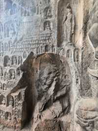 伊闕山水，龍門石窟