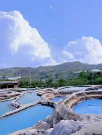 藏在丹霞峽谷裡的治癒湯泉