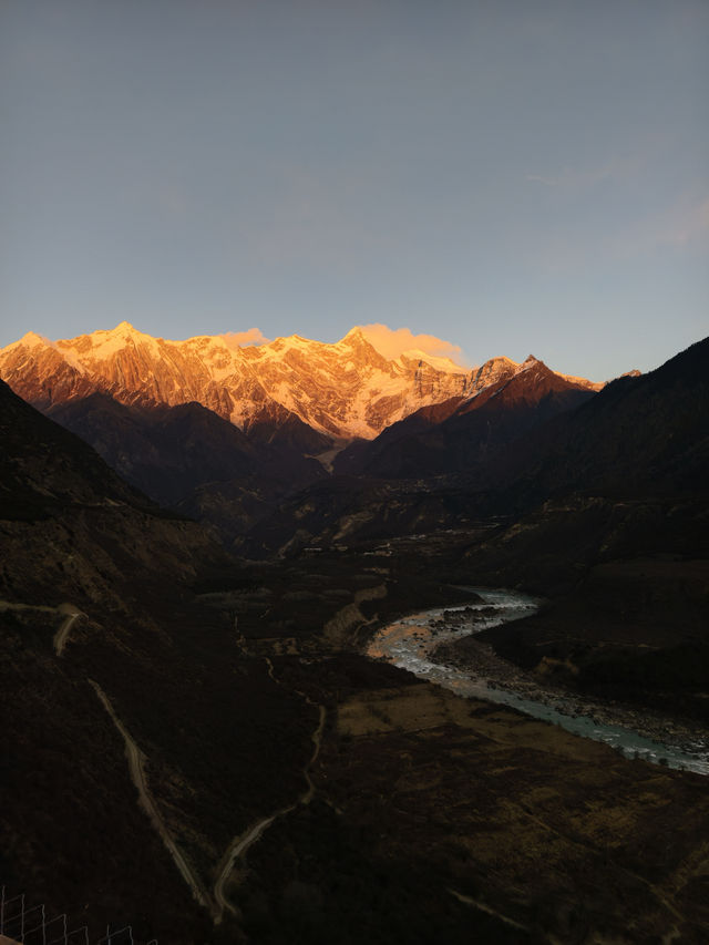 南迦巴瓦峰日照金山 南迦巴瓦峰日照金山