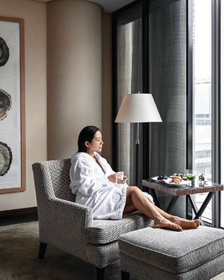 Tokyo Marunouchi Four Seasons｜Relax in a Healing Suite with a Full View of the Station
