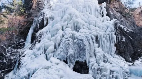 Gansu Ice Waterfall Spectacle, a Winter-Only Poetic Elegance — traveler post in Huating