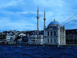 이스탄불 산해경: 일곱 언덕 꼭대기와 해협 사이에서, 제국의 낮과 밤을 만나다