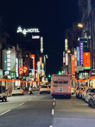 台北夜色下的溫柔漫遊🌃