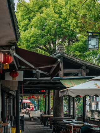 Hidden gem ancient town near Shanghai: Xinchang Ancient Town! We really don’t recommend visiting in July or August because it’s just too crowded…