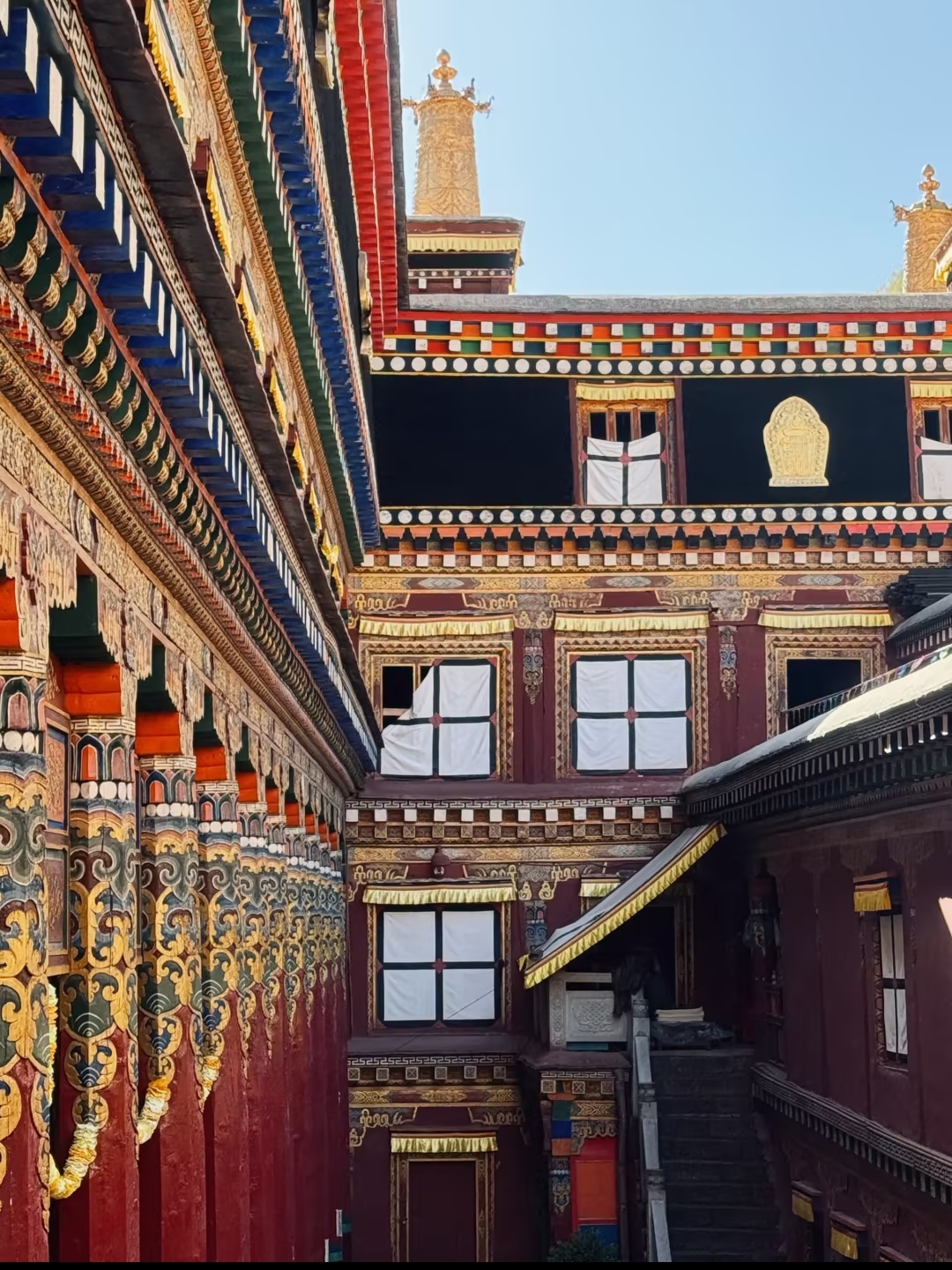 No electricity for 300 years, yet it's a top attraction! Derge Parkhang: Hand-print sutras + feast on yak meat
