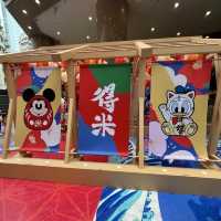 招財貓造型米奇老鼠同唐老鴨