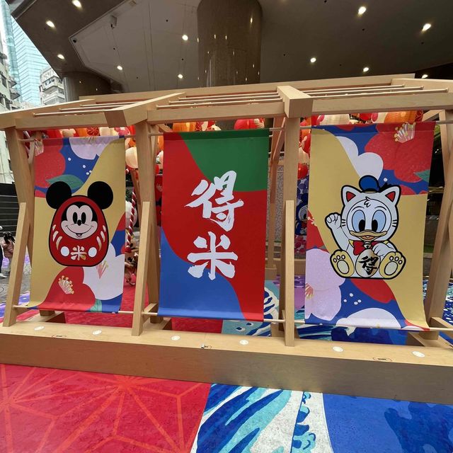 招財貓造型米奇老鼠同唐老鴨
