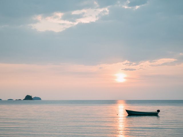 🏝️ เกาะขาม ทะเลแหวกที่สวยที่สุดในภาคตะวันออก!