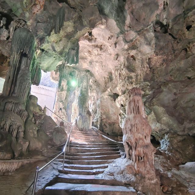 พาเยือนถ้ำเขาหลวง  "ถ้ำงามเมืองเพชรบุรี" 