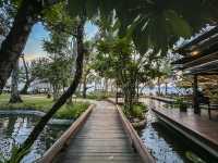 The Arundina ห้องอาหารไทยริมชายหาดคลองม่วง