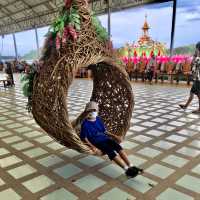 พญานาคพ่นน้ำ ริมแม่น้ำบางประกง