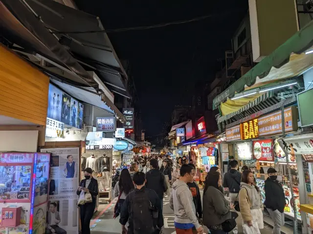 香港人必去既士林夜市🤪行到唔捨得走