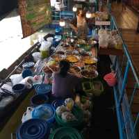 ตลาดน้ำทุ่งบัวแดง+ คาเฟ่ + ตลาดน้ำ