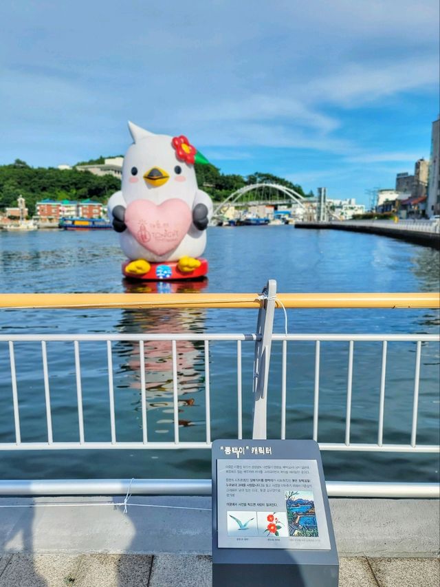 통영항 바다위 사랑스런 동백이랑 눈맞춤🌺