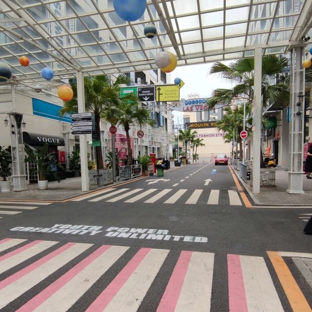 彷彿走進了 las vegas街頭的OAO藝術空間！