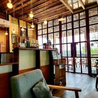 สุธาคาเฟ่ ☕️ คาเฟ่สุดทางรถไฟสายแม่กลอง - บ้านแหลม 🛤