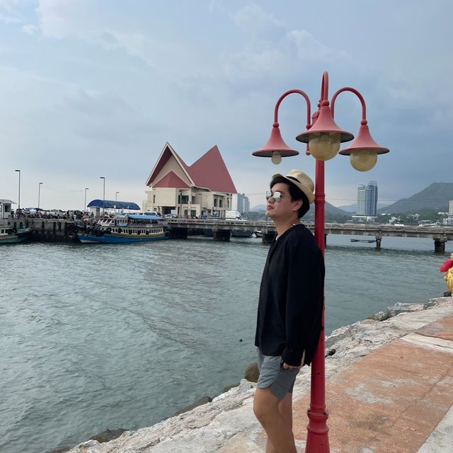 เกาะลอย ศรีราชา
