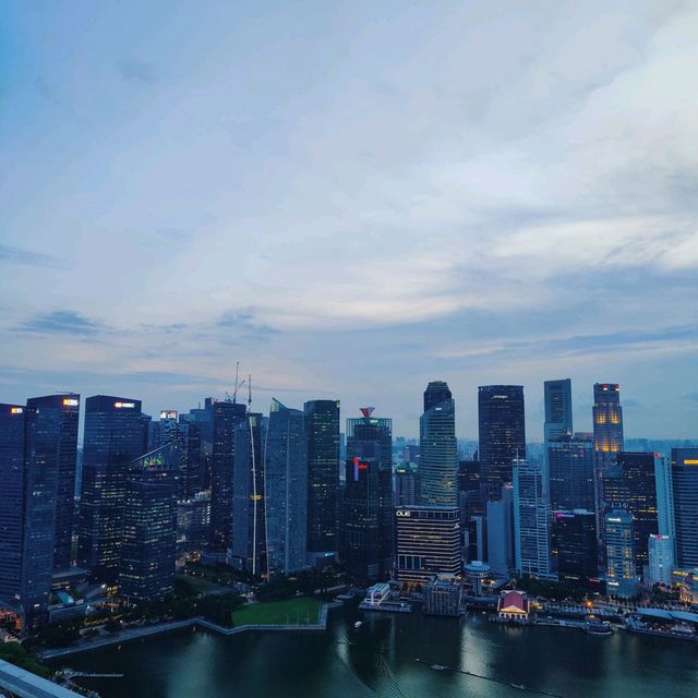 An eveving in infinity pool of MBS, Singapore 🇸🇬 