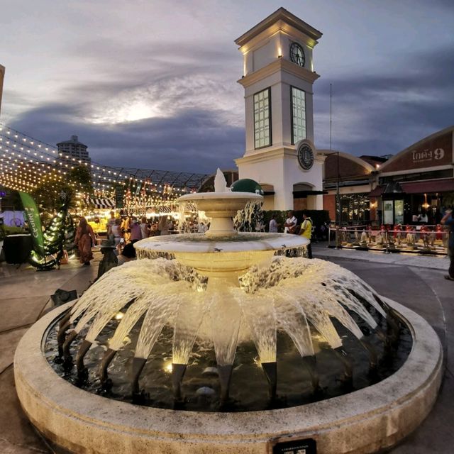 Hanging Out at Asiatique