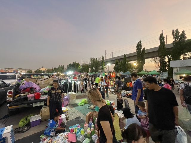 ตลาดนัดเดอะมิล@รังสิต👗👖👒👢