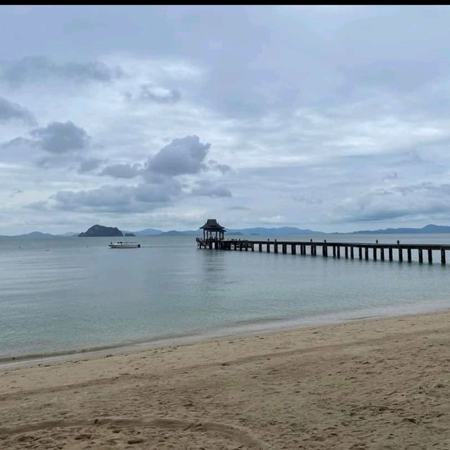 ติดเกาะกับ สันธิยา เกาะยาวใหญ่ รีสอร์ทแอนด์สปา