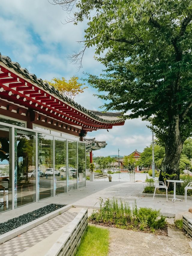 물이 흐르는 한옥 카페