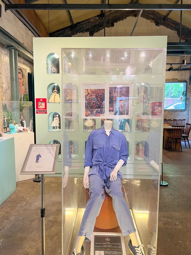 오드리 헵번을 테마로 한 뮤지엄카페🩶