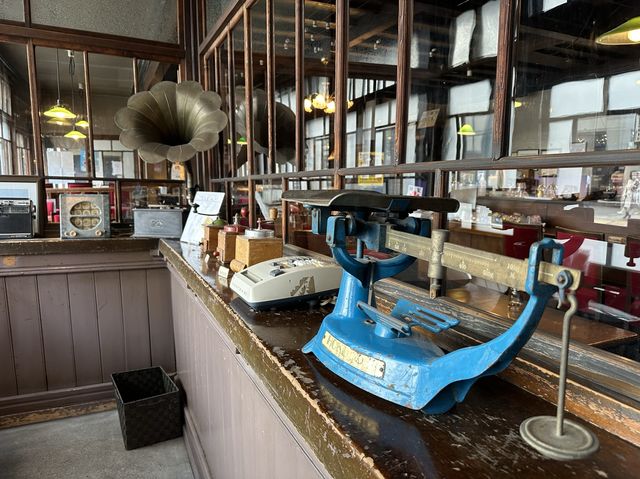 北海道・小樽。レトロなカフェの青の洞窟クリームソーダ『大正硝子 くぼ家』