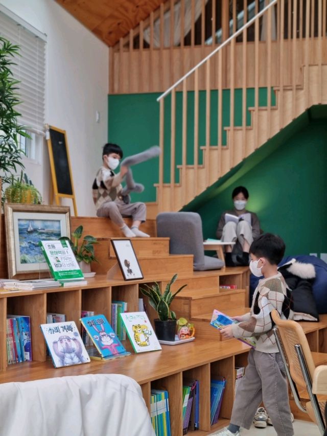 감성책방에서의 실내데이트 아르카북스