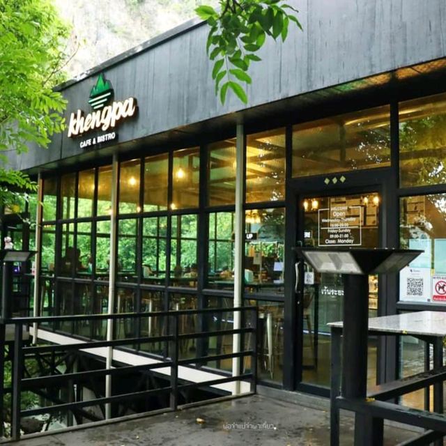 เคียงผาคาเฟ่ คาเฟ่ในคฤหาสน์หรู จ.ราชบุรี