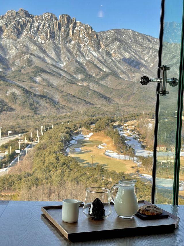 요즘 가장 핫한 한국의 스위스, 울산바위뷰 카페 🏔️🤍