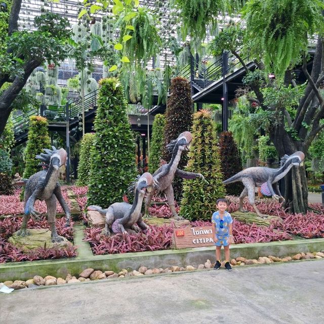 Huge Beautiful Garden With Life Size Dinosaurs